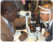Dans les cas en dehors du contexte de la correction visuelle; le citoyen bénéficie gratuitement aussi d’un traitement de la part de l’ophtalmologue de l’association.